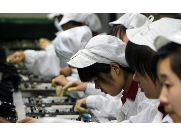 ಆಪಲ್ ಫ್ಯಾಕ್ಟರಿಯಲ್ಲಿ ನೌಕರರ ಸ್ಥಿತಿ ಶೋಚನೀಯ ಆಪಲ್ ಫ್ಯಾಕ್ಟರಿಯಲ್ಲಿ ನೌಕರರ ಸ್ಥಿತಿ ಶೋಚನೀಯ