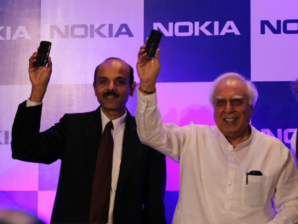 ಅಲ್ಪಸಂಖ್ಯಾತರ ಓಲೈಕೆಗಾಗಿ ಕೆಂದ್ರದಿಂದ ಉರ್ದು ಮೊಬೈಲ್‌!