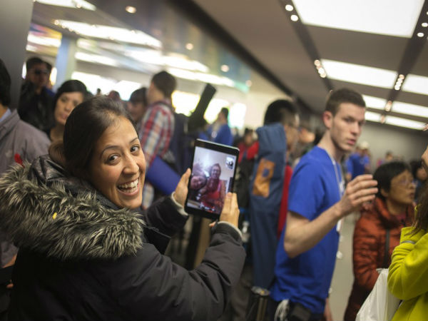   ಆಪಲ್‌ ಕಂಪೆನಿಯ ಅಭಿಮಾನಿಗಳು