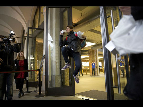   ಆಪಲ್‌ ಕಂಪೆನಿಯ ಅಭಿಮಾನಿಗಳು