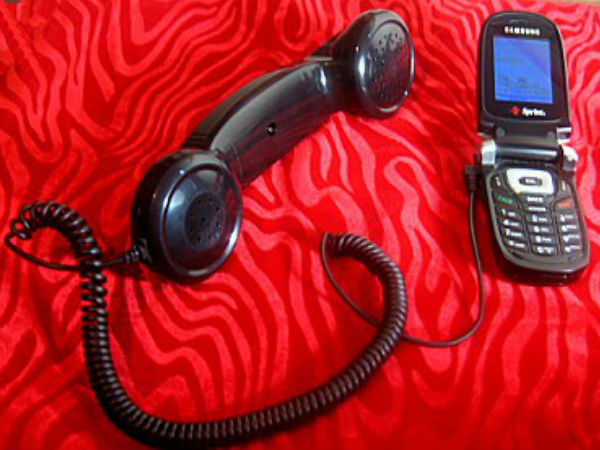  ರೆಟ್ರೋ ಸೆಲ್‌ಫೋನ್‌ ಹೆಡ್‌ ಸೆಟ್‌
