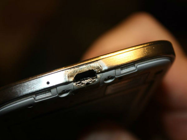  ಚಾರ್ಜಿಂಗ್‌ ವೇಳೆ ಸ್ಯಾಮ್‌ಸಂಗ್‌ ಫೋನಿಗೆ ಬೆಂಕಿ