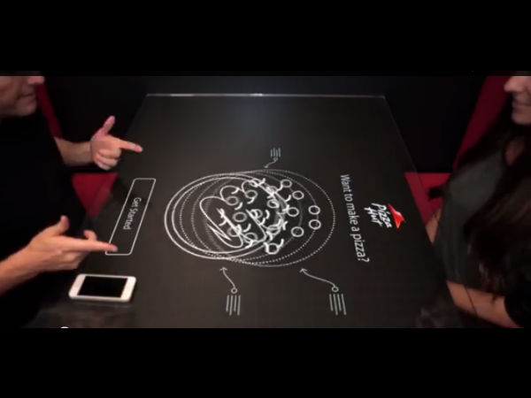  ಟಚ್‌‌ಸ್ಕ್ರೀನ್‌ ಟೇಬಲ್‌‌ನಲ್ಲಿ ಪಿಜ್ಜಾ ಆರ್ಡರ್‍ ಮಾಡಿ!