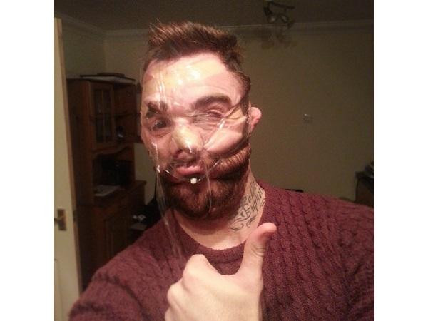  ಮುಖಕ್ಕೆ ಸೆಲ್ಲೋಟೇಪ್‌ ಹಾಕಿ ಸೆಲ್ಫಿ ಫೋಟೋ ತೆಗೆಯಿರಿ!