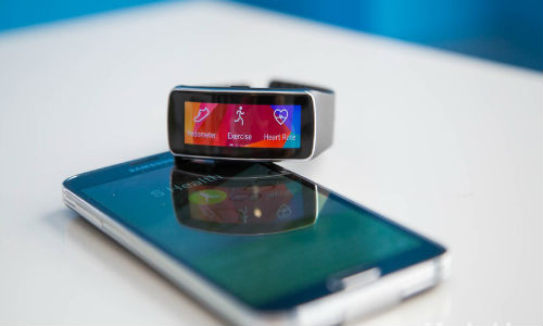 ಗೂಗಲ್ ಮತ್ತು ಸ್ಯಾಮ್ಸಂಗ್ ಸ್ಮಾರ್ಟ್ವಾಚ್ ಸಮರ ಗೂಗಲ್ ಮತ್ತು ಸ್ಯಾಮ್ಸಂಗ್ ಸ್ಮಾರ್ಟ್ವಾಚ್ ಸಮರ