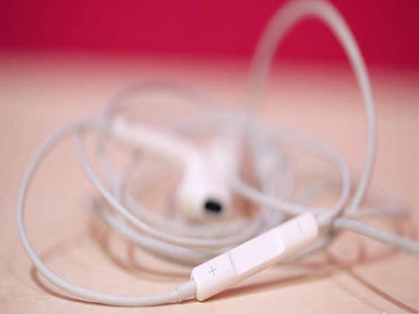 ಇಯರ್ ಫೋನ್ ಬಳಕೆ