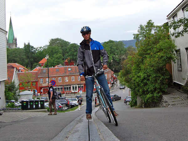 ಪ್ರಥಮ ಸೈಕಲ್ ಎಸ್ಕಲೇಟರ್
