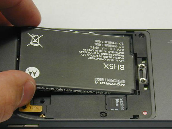 ಫೋನ್ ಒದ್ದೆಯಾದಾಗ ಬ್ಯಾಟರಿ ತೆಗೆಯಿರಿ