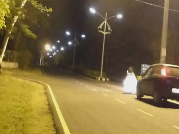 ವ್ಯಕ್ತಿಯ ಮೇಲೆ ಹರಿದಿದೆ