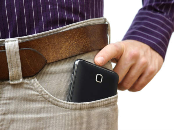 ಫೋನ್ ಅನ್ನು ಪಾಕೆಟ್‌ಗಳಲ್ಲಿ ಇರಿಸಿಕೊಳ್ಳದಿರಿ