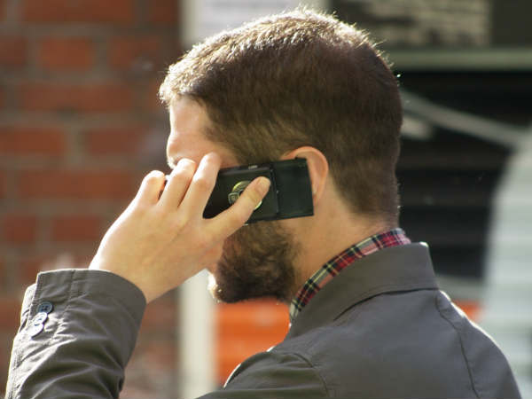 ಕಟ್ಟಡದ ಒಳಗೆ ಫೋನ್ ಬಳಸದಿರಿ