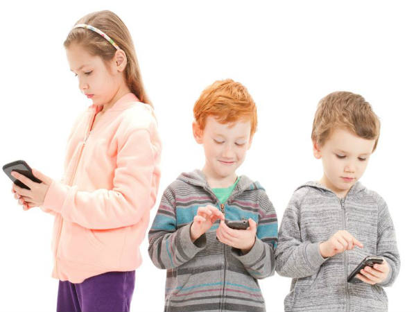 ಮಕ್ಕಳು ಫೋನ್ ಬಳಸದಂತೆ ನೋಡಿಕೊಳ್ಳಿ