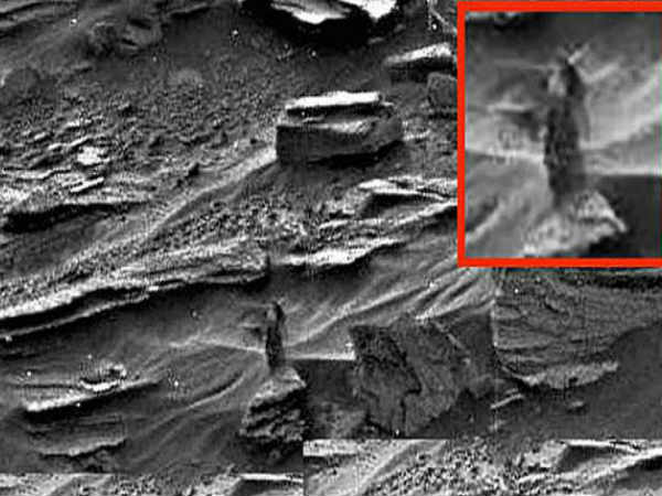 ಮಹಿಳೆ ನಿಂತುಕೊಂಡಿರುವ ಚಿತ್ರ ಮಹಿಳೆ ನಿಂತುಕೊಂಡಿರುವ ಚಿತ್ರ