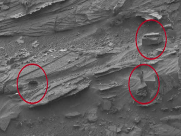 ಮಹಿಳೆ ನಿಂತುಕೊಂಡಿರುವ ಚಿತ್ರ ಮಹಿಳೆ ನಿಂತುಕೊಂಡಿರುವ ಚಿತ್ರ