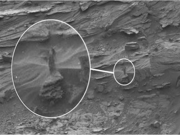 ಮಹಿಳೆ ನಿಂತುಕೊಂಡಿರುವ ಚಿತ್ರ ಮಹಿಳೆ ನಿಂತುಕೊಂಡಿರುವ ಚಿತ್ರ