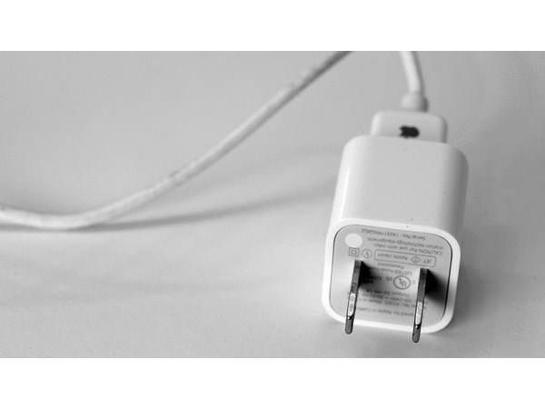 ಫೋನ್ ಬ್ರ್ಯಾಂಡ್‌ನದ್ದೇ ಚಾರ್ಜರ್ ಮತ್ತು ಬ್ಯಾಟರಿ ಬಳಸಿ 