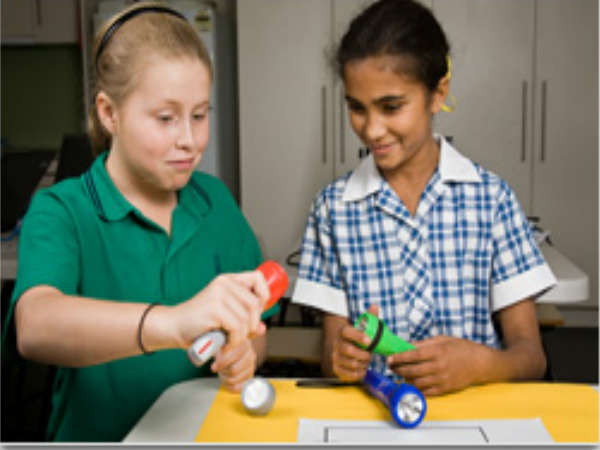 ಹೆಚ್ಚುವರಿ ಬಲ್ಬ್ ಉಳ್ಳ ಟಾರ್ಚ್ ಹೆಚ್ಚುವರಿ ಬಲ್ಬ್ ಉಳ್ಳ ಟಾರ್ಚ್