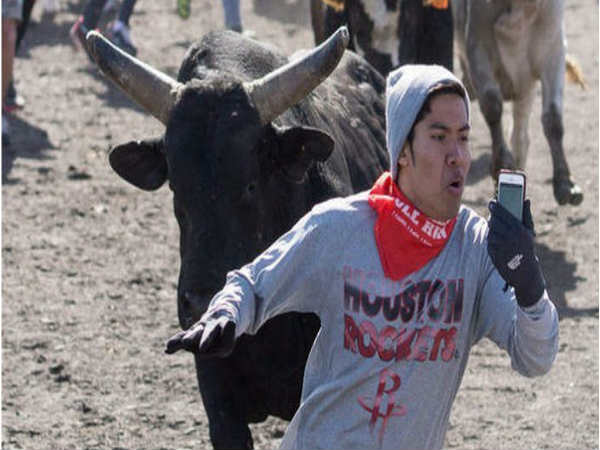  ಅಪಾಯಕರ ಸೆಲ್ಫೀ ತೆಗೆದುಕೊಳ್ಳುವುದು