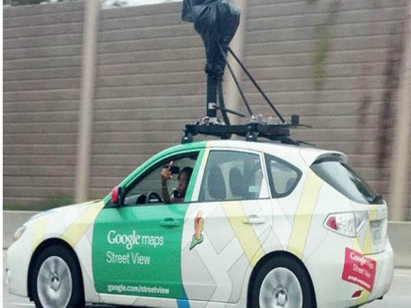 ಗೂಗಲ್‌ ಮ್ಯಾಪ್ಸ್‌ ಸ್ಟ್ರೀಟ್‌ ತೋರಿಸುವ ಕಾರು. 