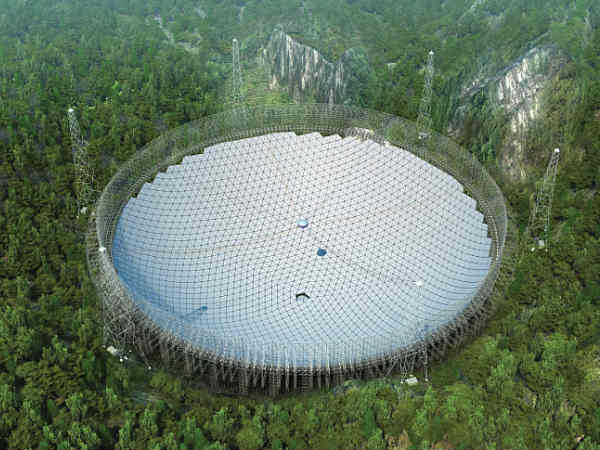 1,400 ಜ್ಯೋತಿರ್ವರ್ಷಗಳಲ್ಲಿ ಇದನ್ನು ಪತ್ತೆಹಚ್ಚಲಾಗಿದೆ