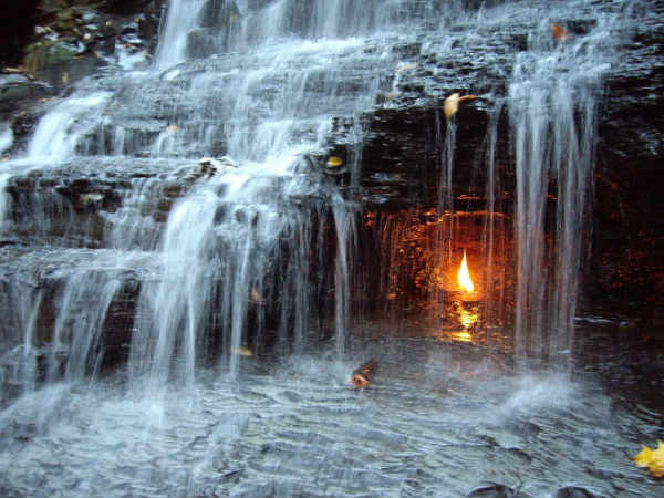 ಇಟರ್ನಲ್ ಫ್ಲೇಮ್ ಫಾಲ್ಸ್