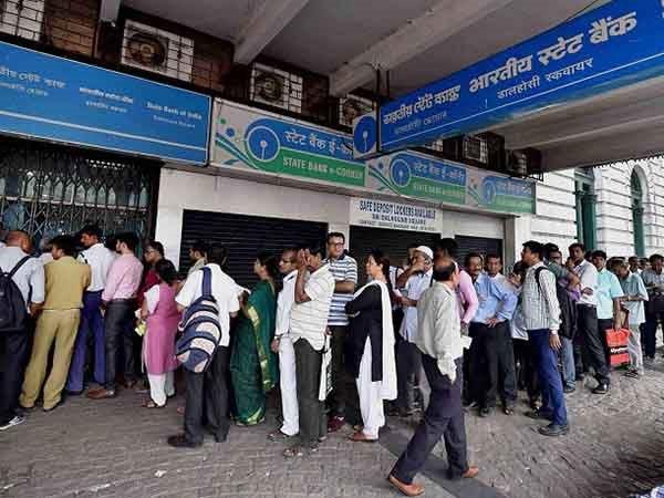 ಹಣಕ್ಕಾಗಿ ಕ್ಯೂ ನಿಲ್ಲದಿರಿ..ಮೊಬೈಲ್ ಆಪ್ ಮೂಲಕ ಹಣ ಇರುವ ATM ಹುಡುಕಿ! ಹಣಕ್ಕಾಗಿ ಕ್ಯೂ ನಿಲ್ಲದಿರಿ..ಮೊಬೈಲ್ ಆಪ್ ಮೂಲಕ ಹಣ ಇರುವ ATM ಹುಡುಕಿ!