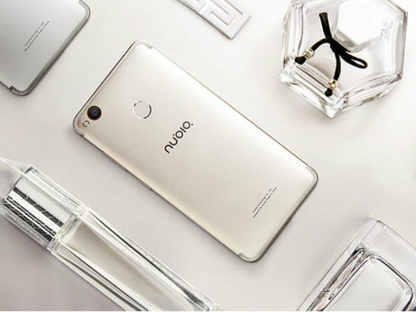 5.2 ಇಂಚಿನ Full HD ಡಿಸ್‌ಪ್ಲೇ: