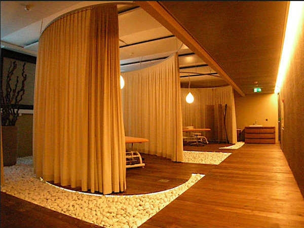 ಮಸಾಜ್ ಪಾರ್ಲರ್: