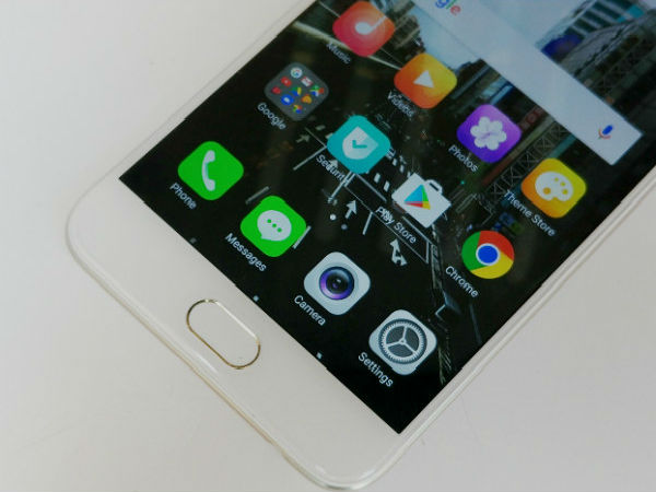 5.5 ಇಂಚಿನ HD ಡಿಸ್‌ಪ್ಲೇ ಜೊತೆಗೆ ಕಾರ್ನಿಂಗ್ ಗೊರಿಲ್ಲ ಗ್ಲಾಸ್ 5 ಸುರಕ್ಷೆ: 