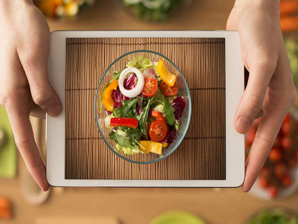 ಮೊದಲಿಗೆ ಅಮೇರಿಕಾದಲ್ಲಿ: ಮೊದಲಿಗೆ ಅಮೇರಿಕಾದಲ್ಲಿ: