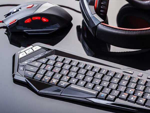 ಮೌಸ್, ಕೀಬೋರ್ಡ್ ಅಥವಾ ಗೇಮ್ ಕಂಟ್ರೋಲರ್ ಕನೆಕ್ಟ್ ಮಾಡುವುದು: