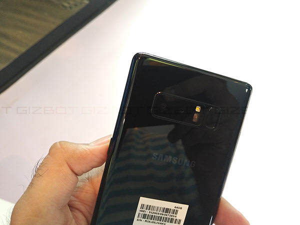 6.3 ಇಂಚಿನ OLED ಡಿಸ್‌ಪ್ಲೇ: