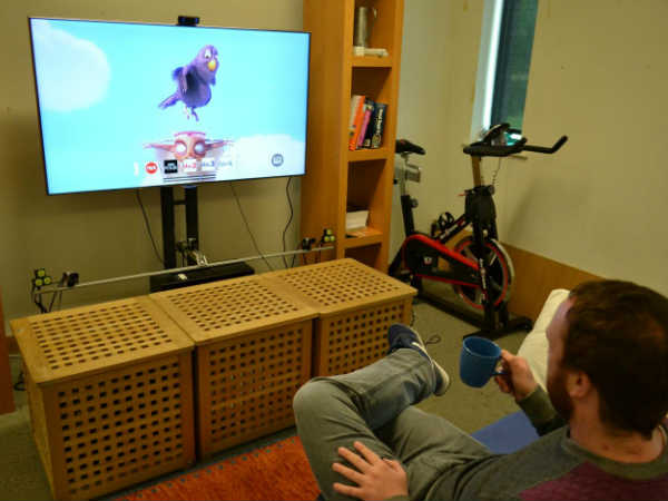 ಮೊದಲಿಗೆ ಸ್ಮಾರ್ಟ್‌ ಟಿವಿಗಳಲ್ಲಿ :