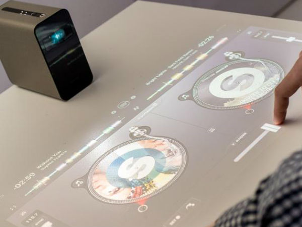 ಪ್ರತಿಸ್ಪಂದನಾತ್ಮಕ ಪ್ರೊಜೆಕ್ಟರ್!!