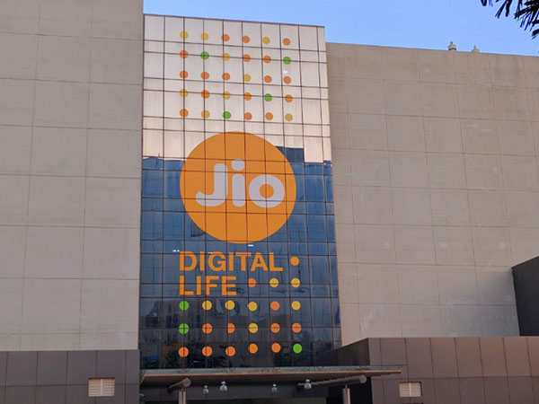 ದೊಡ್ಡ ಮಾರುಕಟ್ಟೆ: ದೊಡ್ಡ ಮಾರುಕಟ್ಟೆ: