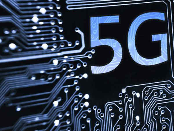 ಮೊದಲಿಗೆ ಕ್ವಾಲ್ಕಮ್ ಫೋನ್: 