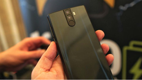 ನಾಲ್ಕು ಕ್ಯಾಮೆರಾಗಳು!! ನಾಲ್ಕು ಕ್ಯಾಮೆರಾಗಳು!!