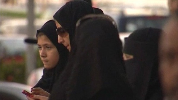 ಅರಬ್ ಮಹಿಳೆಯಲ್ಲಿ ಶೇ.4% ಮಾತ್ರ ಇಂಟರ್ನೆಟ್ ಬಳಸುತ್ತಾರೆ: ಅರಬ್ ಮಹಿಳೆಯಲ್ಲಿ ಶೇ.4% ಮಾತ್ರ ಇಂಟರ್ನೆಟ್ ಬಳಸುತ್ತಾರೆ: