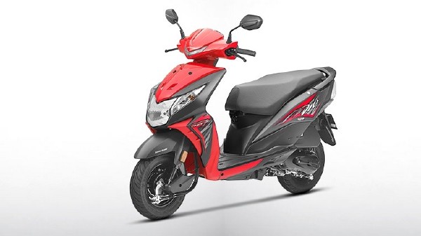 1 Honda Dio. 1 Honda Dio.