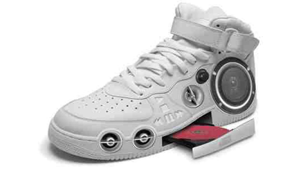 ಸಿಡಿ-ಪ್ಲೇಯಿಂಗ್ ಶೂಸ್