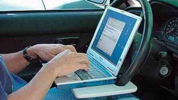 ಲ್ಯಾಪ್ಟಾಪ್ ಸ್ಟೀರಿಂಗ್ ವೀಲ್