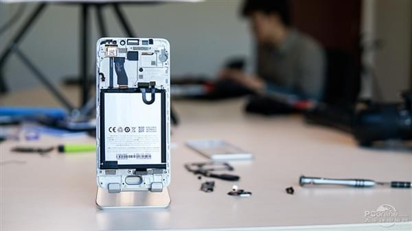 5. ಅಧಿಕೃತ ಕೇಂದ್ರಗಳಲ್ಲಿ ಮಾತ್ರ ಸ್ಮಾರ್ಟ್ ಫೋನ್ ಸರಿಪಡಿಸಿಕೊಳ್ಳಿ