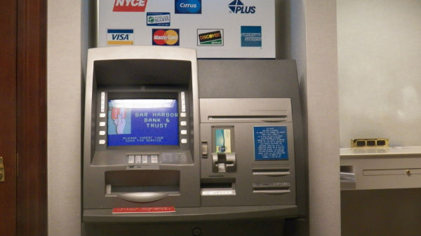 ನಕಲಿ ಎಟಿಎಂ ಮುಂಭಾಗ