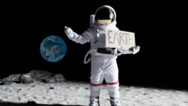 ಚಂದ್ರನ ಮೇಲೆ ಮೊದಲ ಹೆಜ್ಜೆ?