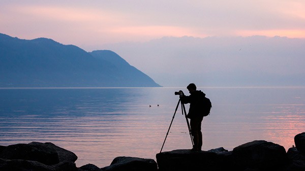 ಟ್ರೈಪಾಡ್ ಬಳಸಿ /ಶಟರ್ ವೇಗ ಹೆಚ್ಚಿಸಿ 