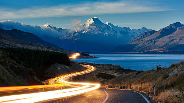 ಸುತ್ತಮುತ್ತಲಿನ ಪ್ರದೇಶವನ್ನು ಗಮನಿಸಿ