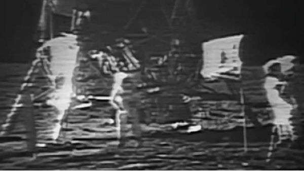 ಅಂತರಿಕ್ಷ ಉಡುಪು ಒಂದು ಪುಟ್ಟ ಭೂಮಿ