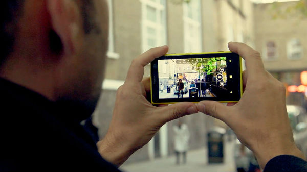 ನಿಮ್ಮ ಫೋನಿನ ಲೆನ್ಸ್ ನ್ನು ಸ್ವಚ್ಛವಾಗಿ ಇಟ್ಟುಕೊಳ್ಳದೇ ಇರುವುದು