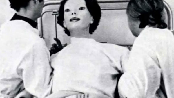 ಇದು ಮಹಿಳೆ: ಇದು ಮಹಿಳೆ: