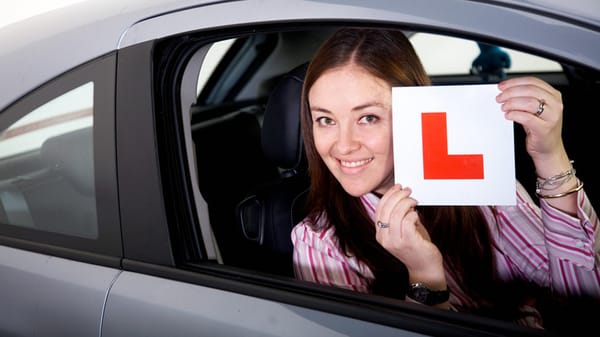 ಅಧಿಕಾರಿಯನ್ನು ಮನೆಗೆ ಕರಿಸಿಕೊಳ್ಳಿ: